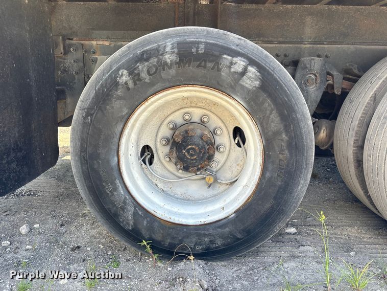 image for item EC3850 2001 Freightliner FL80 flatbed truck