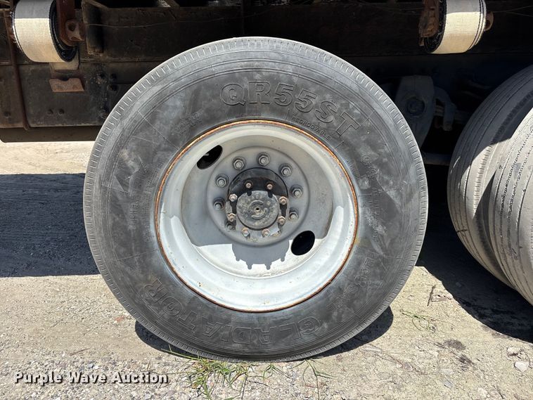 image for item EC3850 2001 Freightliner FL80 flatbed truck