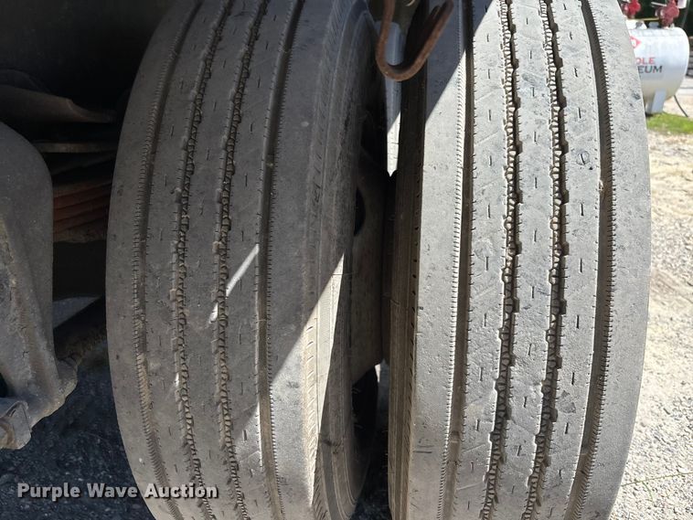 image for item EC3850 2001 Freightliner FL80 flatbed truck