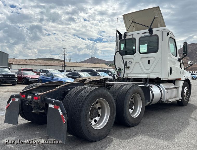 CAMIóN 2019 FREIGHTLINER