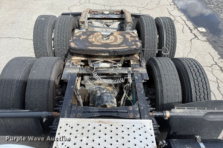 image for item EC8016 2019 Freightliner Cascadia semi truck