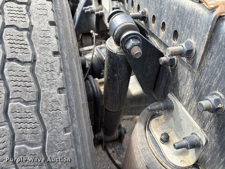 image for item EC8016 2019 Freightliner Cascadia semi truck