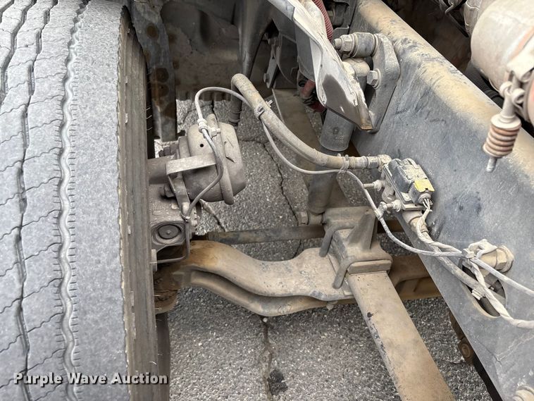 image for item EC8016 2019 Freightliner Cascadia semi truck