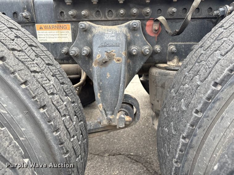 image for item EC8016 2019 Freightliner Cascadia semi truck