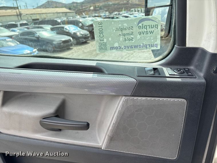 image for item EC8016 2019 Freightliner Cascadia semi truck