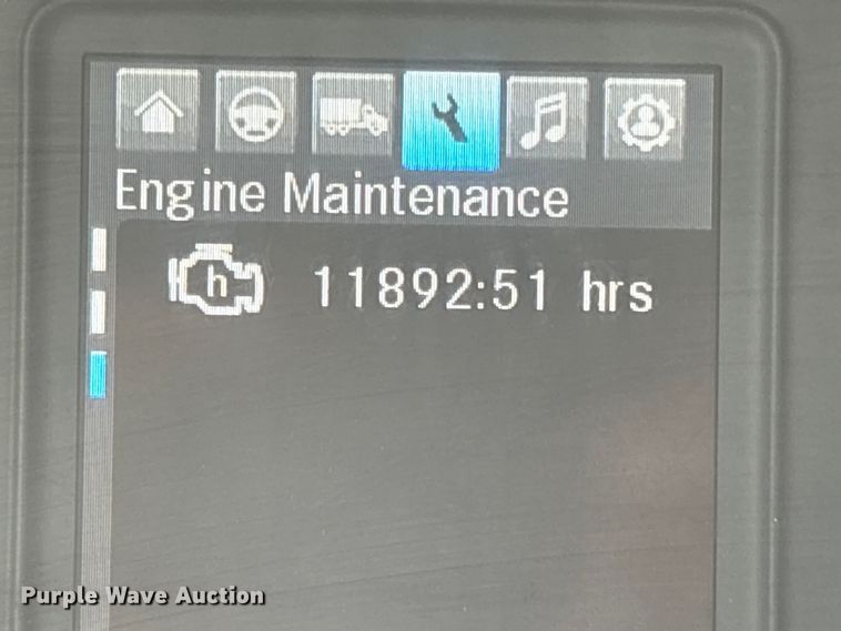 image for item EC8016 2019 Freightliner Cascadia semi truck