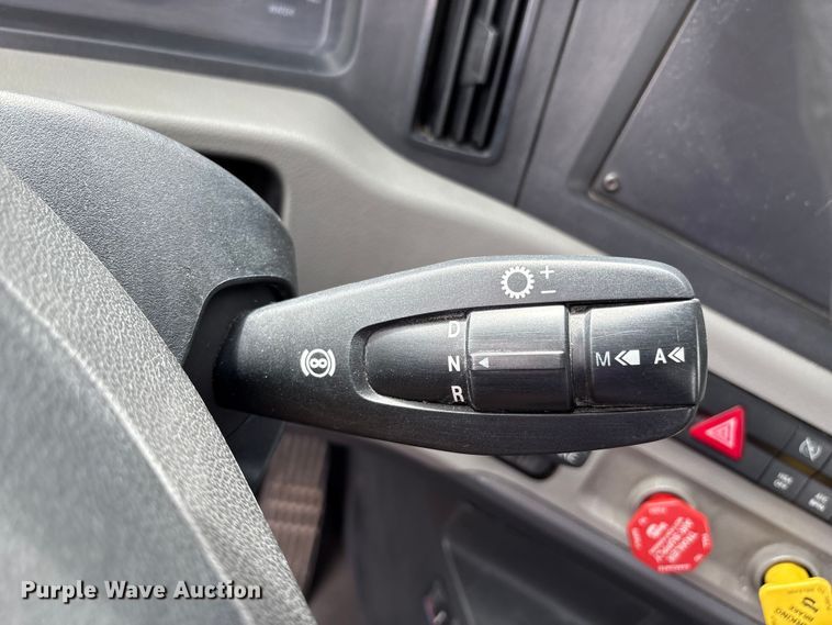 image for item EC8016 2019 Freightliner Cascadia semi truck