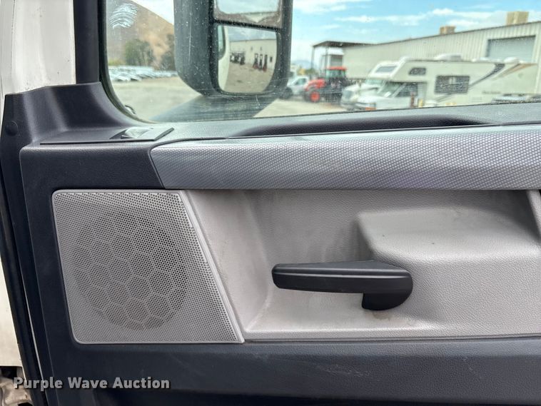 image for item EC8016 2019 Freightliner Cascadia semi truck