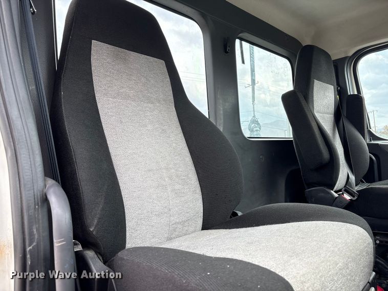 image for item EC8016 2019 Freightliner Cascadia semi truck