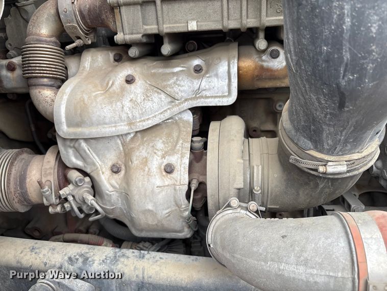 image for item EC8016 2019 Freightliner Cascadia semi truck