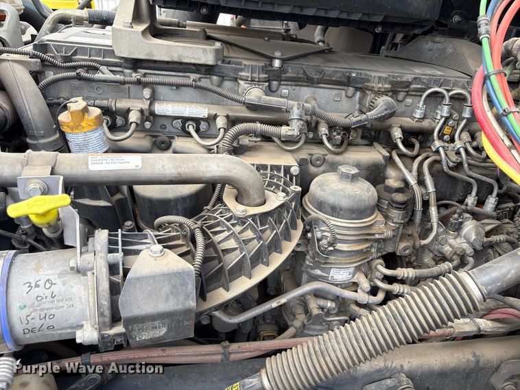 image for item EC8016 2019 Freightliner Cascadia semi truck