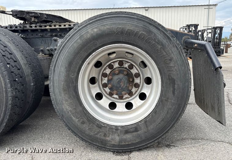 image for item EC8016 2019 Freightliner Cascadia semi truck