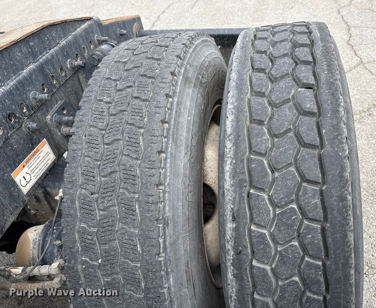 image for item EC8016 2019 Freightliner Cascadia semi truck