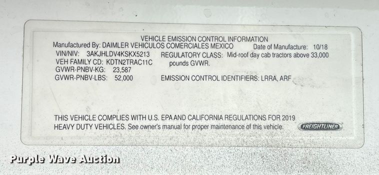 image for item EC8016 2019 Freightliner Cascadia semi truck