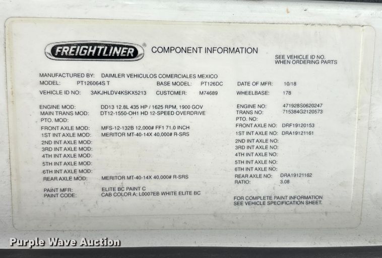 image for item EC8016 2019 Freightliner Cascadia semi truck
