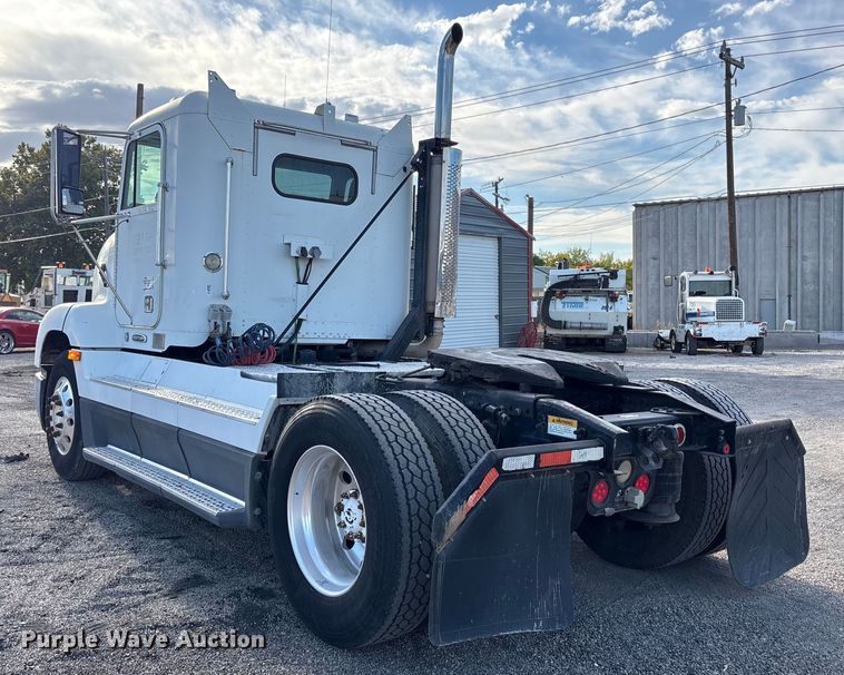 image for item EC8038 2000 Freightliner FLD semi truck