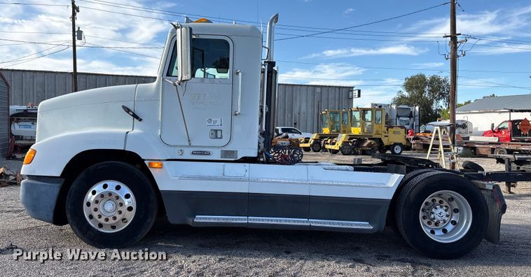 image for item EC8038 2000 Freightliner FLD semi truck