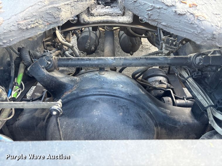 image for item EC8038 2000 Freightliner FLD semi truck