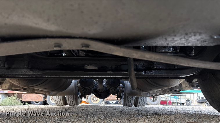 image for item EC8038 2000 Freightliner FLD semi truck