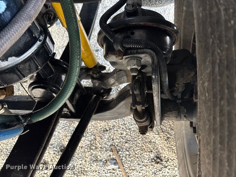 image for item EC8038 2000 Freightliner FLD semi truck