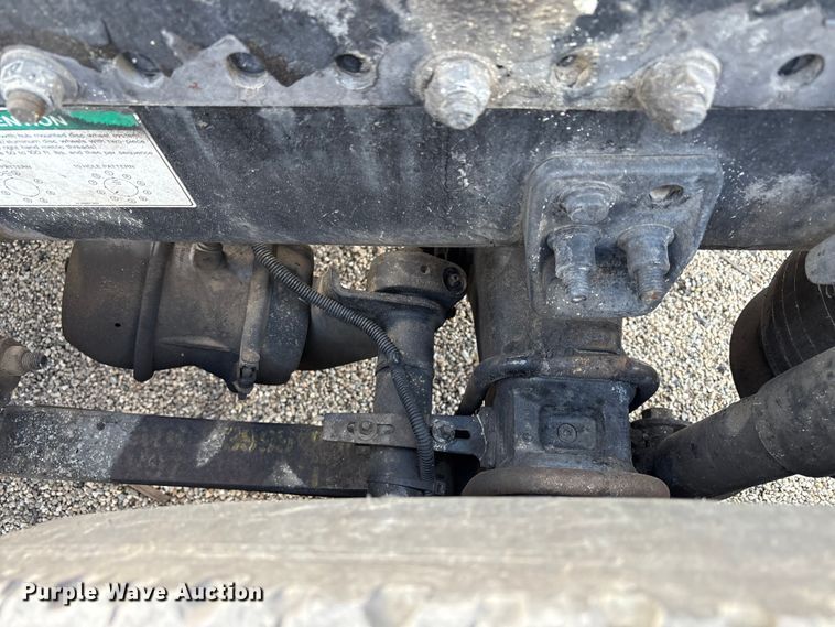 image for item EC8038 2000 Freightliner FLD semi truck