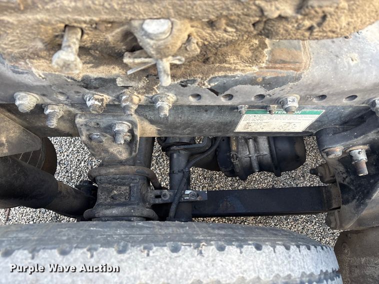 image for item EC8038 2000 Freightliner FLD semi truck