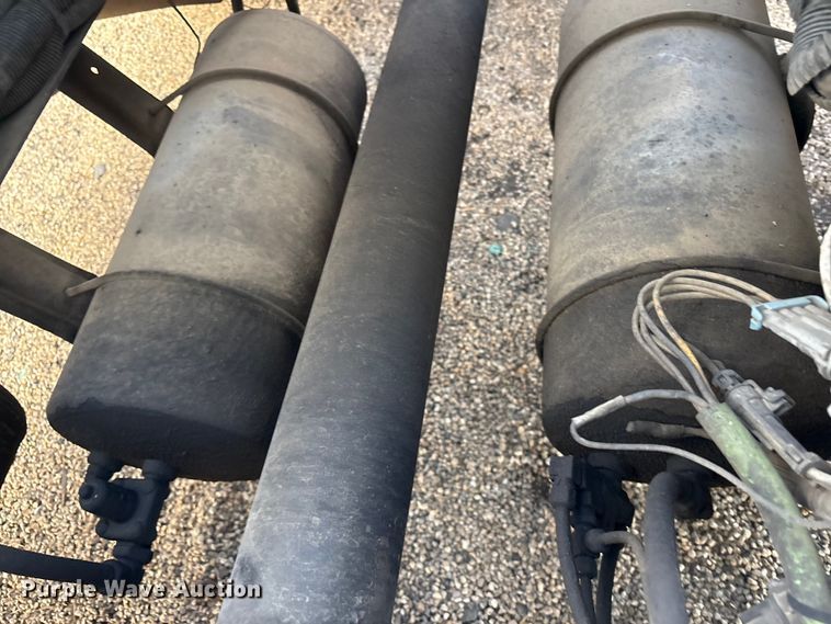 image for item EC8038 2000 Freightliner FLD semi truck