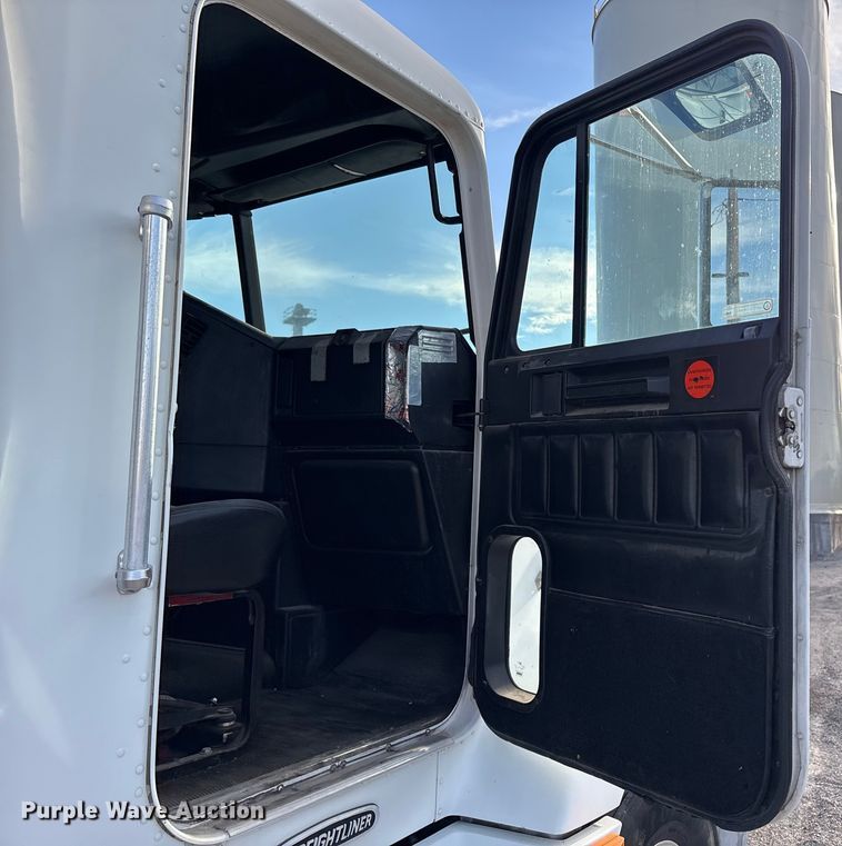 image for item EC8038 2000 Freightliner FLD semi truck