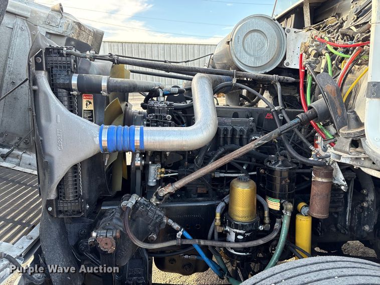 image for item EC8038 2000 Freightliner FLD semi truck