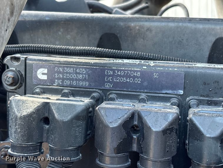 image for item EC8038 2000 Freightliner FLD semi truck