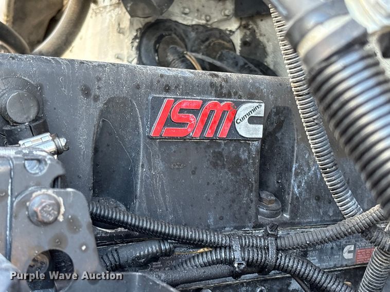 image for item EC8038 2000 Freightliner FLD semi truck