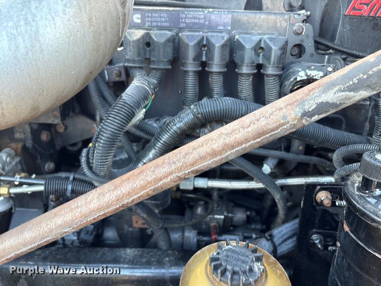 image for item EC8038 2000 Freightliner FLD semi truck