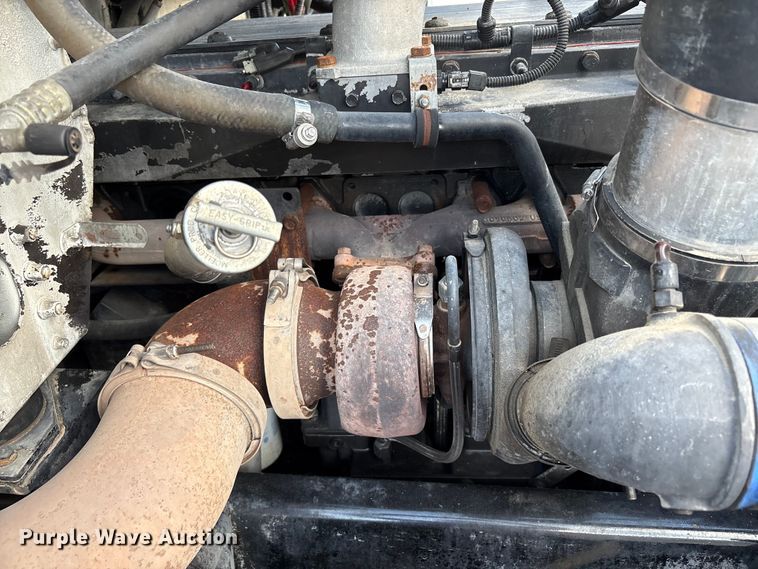 image for item EC8038 2000 Freightliner FLD semi truck