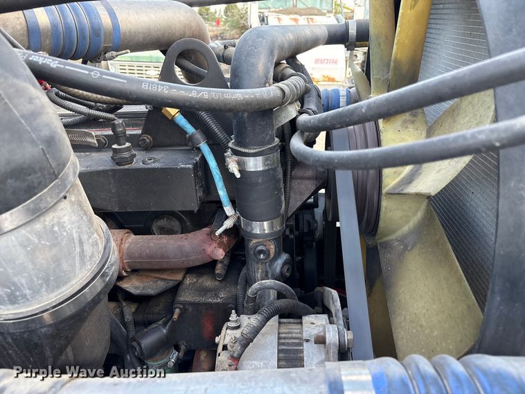 image for item EC8038 2000 Freightliner FLD semi truck