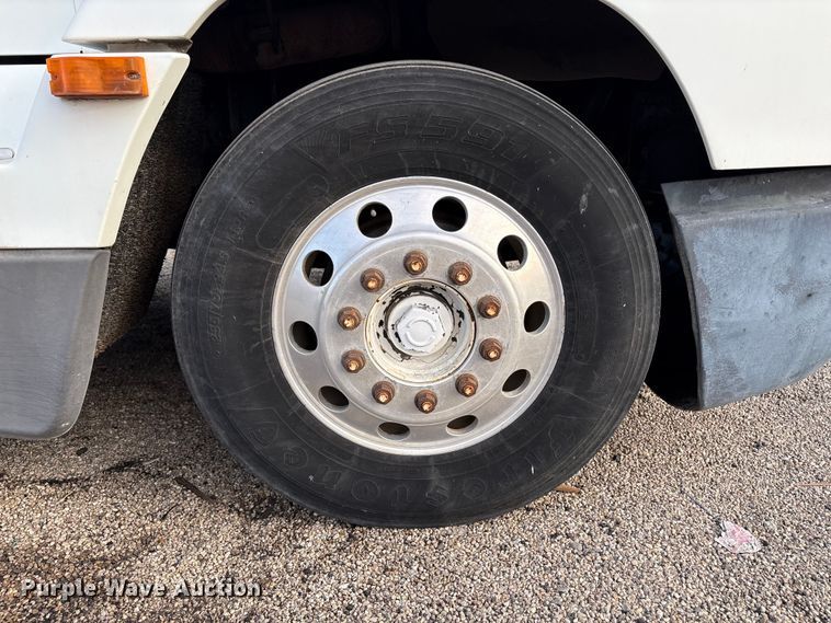 image for item EC8038 2000 Freightliner FLD semi truck