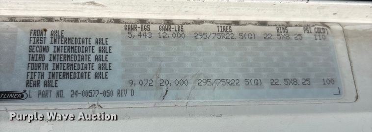 image for item EC8038 2000 Freightliner FLD semi truck