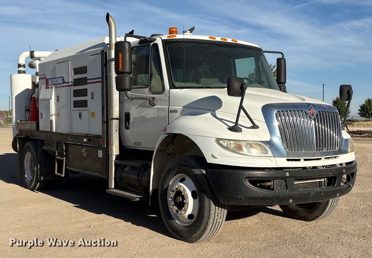 image for item EC8039 2009 International 4400 SBA  vacuum truck
