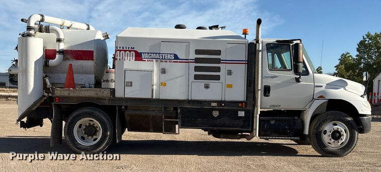 image for item EC8039 2009 International 4400 SBA  vacuum truck