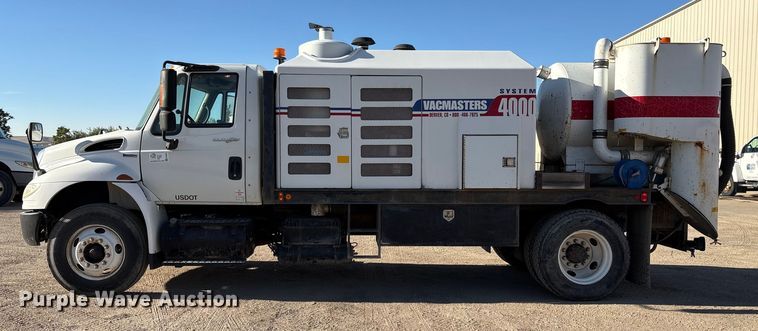 image for item EC8039 2009 International 4400 SBA  vacuum truck