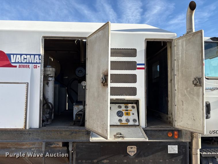 image for item EC8039 2009 International 4400 SBA  vacuum truck