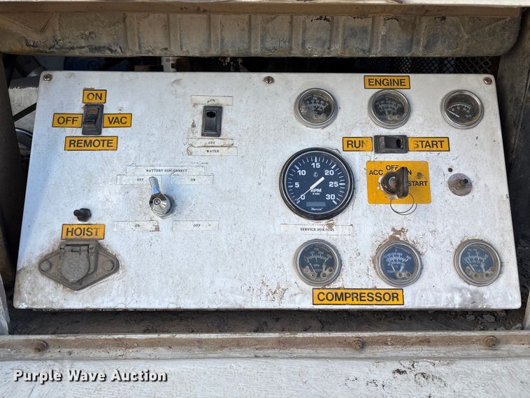 image for item EC8039 2009 International 4400 SBA  vacuum truck