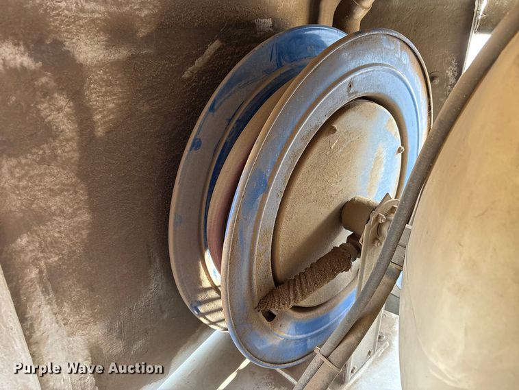 image for item EC8039 2009 International 4400 SBA  vacuum truck