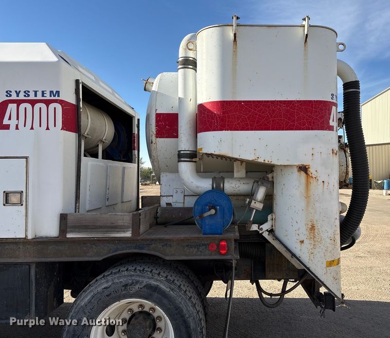 image for item EC8039 2009 International 4400 SBA  vacuum truck