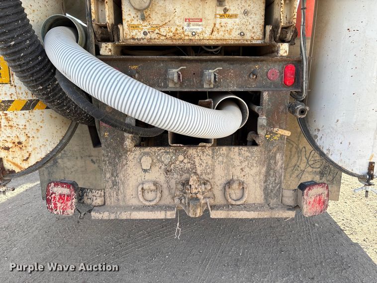 image for item EC8039 2009 International 4400 SBA  vacuum truck