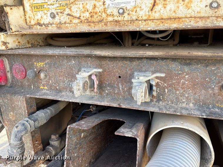 image for item EC8039 2009 International 4400 SBA  vacuum truck