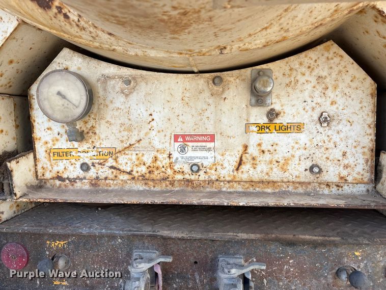 image for item EC8039 2009 International 4400 SBA  vacuum truck