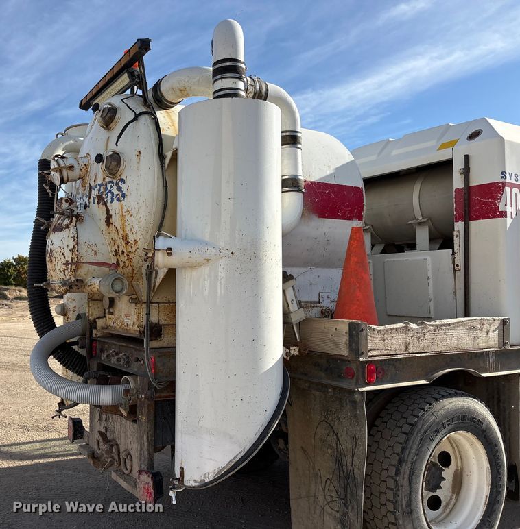 image for item EC8039 2009 International 4400 SBA  vacuum truck
