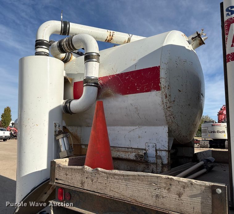 image for item EC8039 2009 International 4400 SBA  vacuum truck