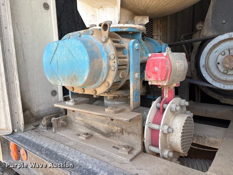 image for item EC8039 2009 International 4400 SBA  vacuum truck