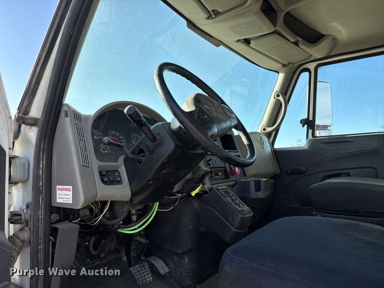 image for item EC8039 2009 International 4400 SBA  vacuum truck